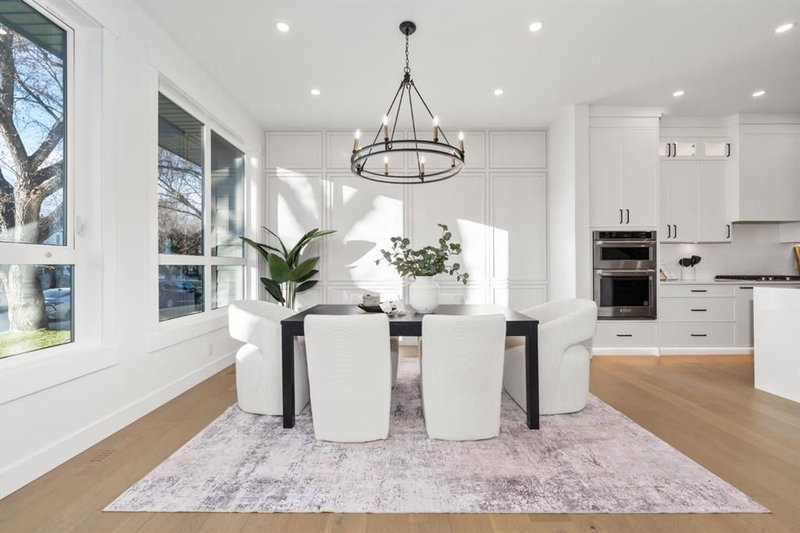 1444 43 Street SW, Rosscarrock — interior photo