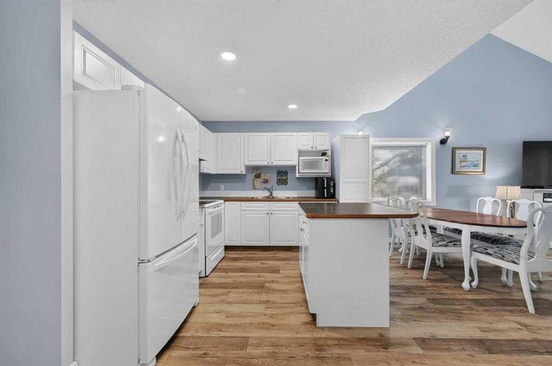 61 Somervale Point SW, Somerset — interior photo