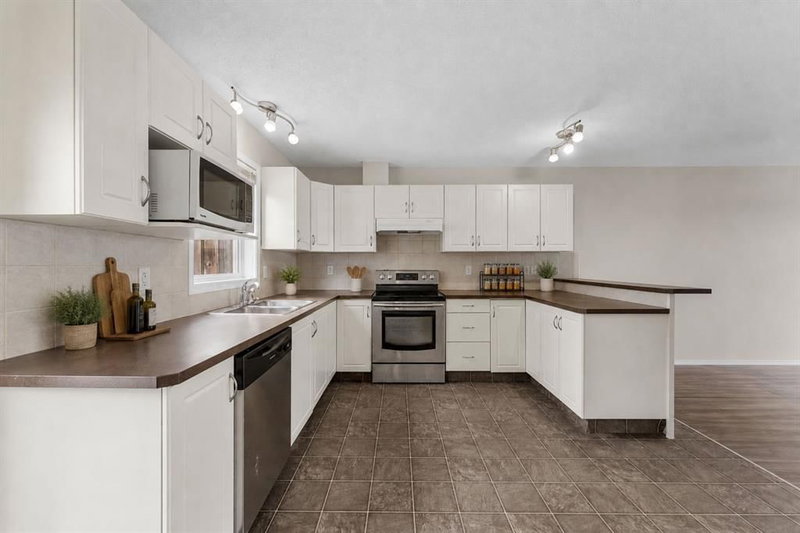 605 Prairie Sound Circle NW, Highwood Village — interior photo 5