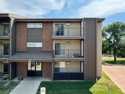 301 - 420 Columbia Boulevard W