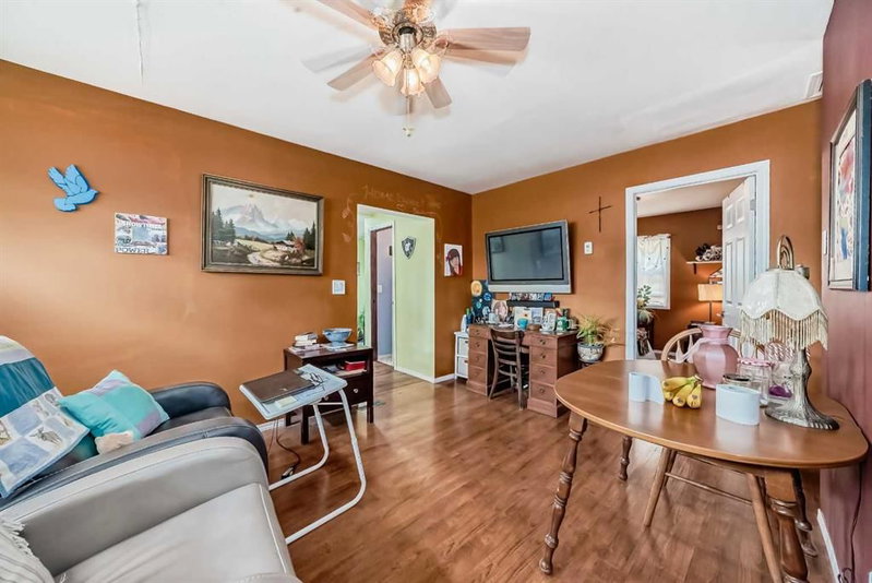 1834 42 Street SE, Forest Lawn — interior photo 6