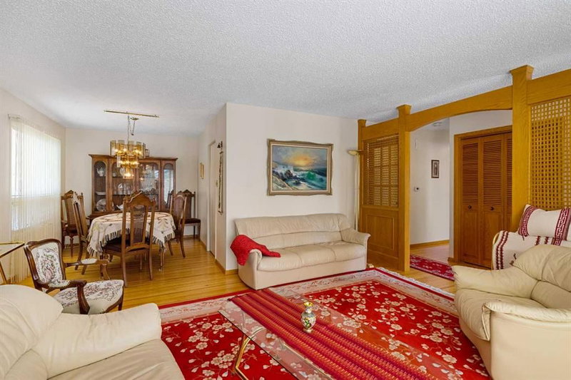40 Thornlee Crescent NW, Thorncliffe — interior photo 5
