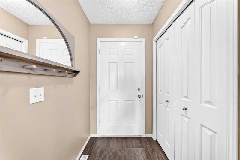 108 Douglas Glen Park SE, Douglasdale/Glen — interior photo 6