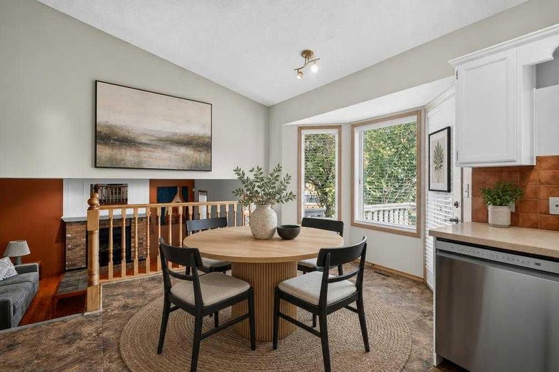 105 Riverview Court SE, Riverbend — interior photo 5