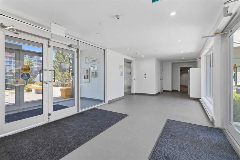 408, 3130 Thirsk Street NW, University District — interior photo
