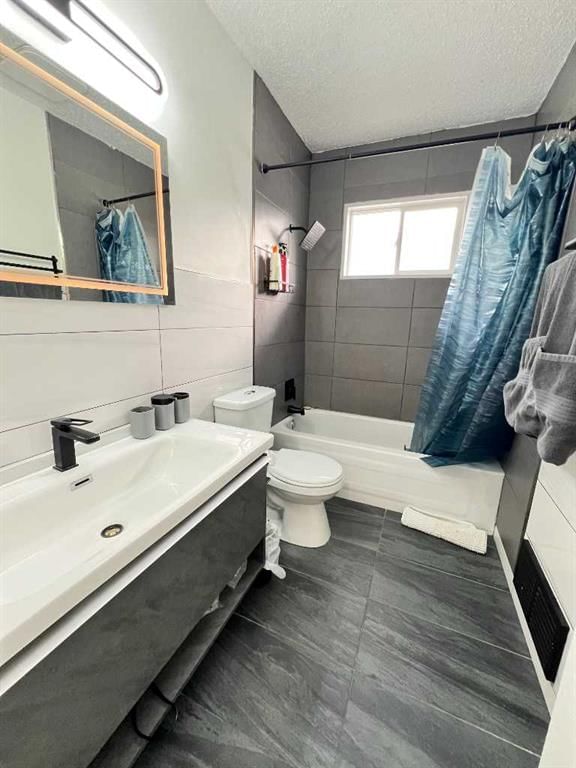 560 Northmount Drive NW, Cambrian Heights — interior photo 7