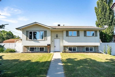 4 Arlington Bay SE
