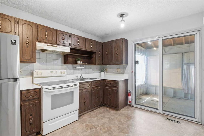 56 Pinecliff Close NE, Pineridge — interior photo 5