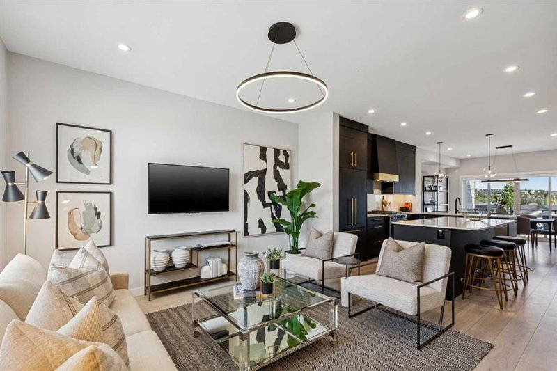 3088 85 Street SW, Springbank Hill — interior photo