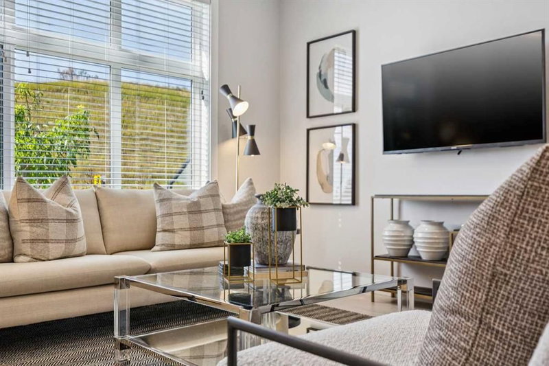 3088 85 Street SW, Springbank Hill — interior photo 6