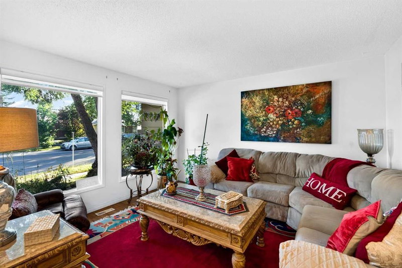 4726 44 Avenue NE, Whitehorn — interior photo 5