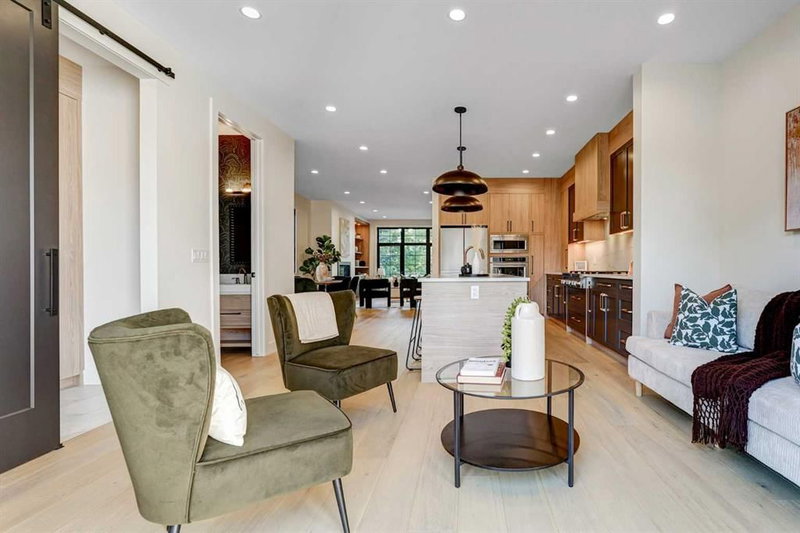 607 29 Avenue NW, Mount Pleasant — interior photo 7