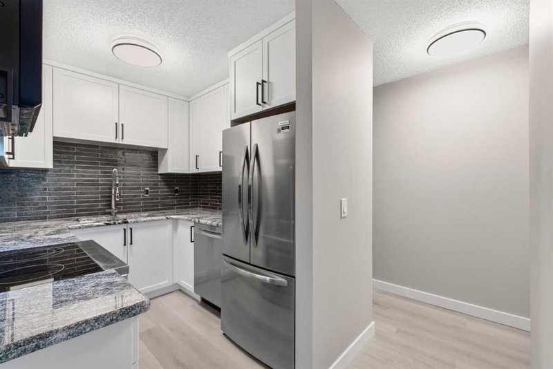 34, 420 Grier Avenue NE, Greenview — interior photo