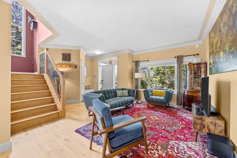 301 29 Avenue NE, Tuxedo Park — interior photo 6
