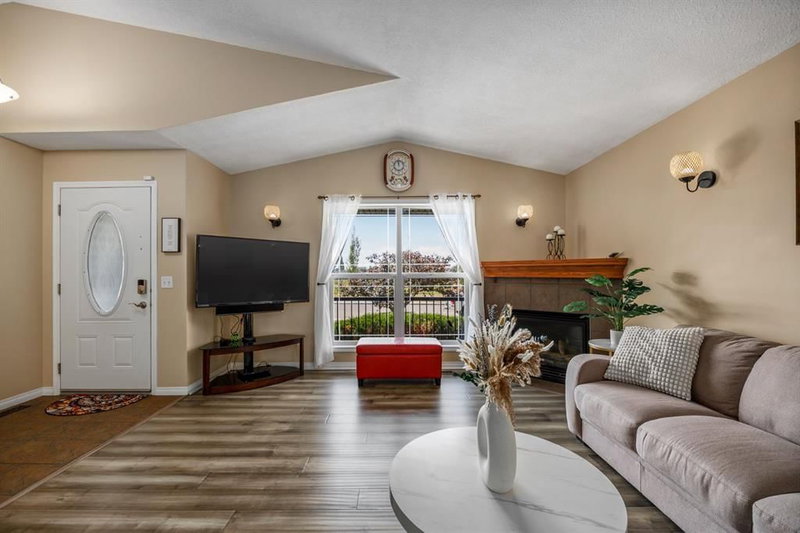 112 Hillview Drive, Hillview Estates — interior photo 6