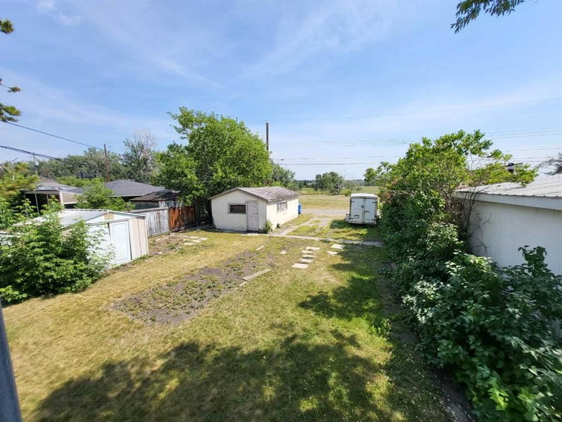 2522 17 Street SE, Inglewood — interior photo