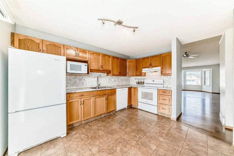 16 Edenwold Green NW, Edgemont — interior photo