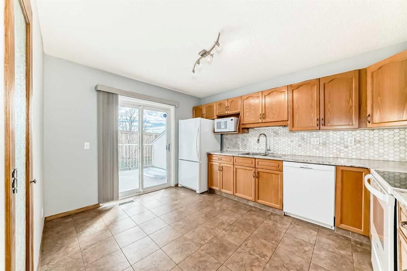 16 Edenwold Green NW, Edgemont — interior photo 5