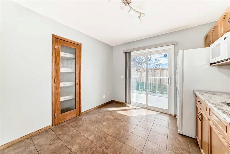 16 Edenwold Green NW, Edgemont — interior photo 6