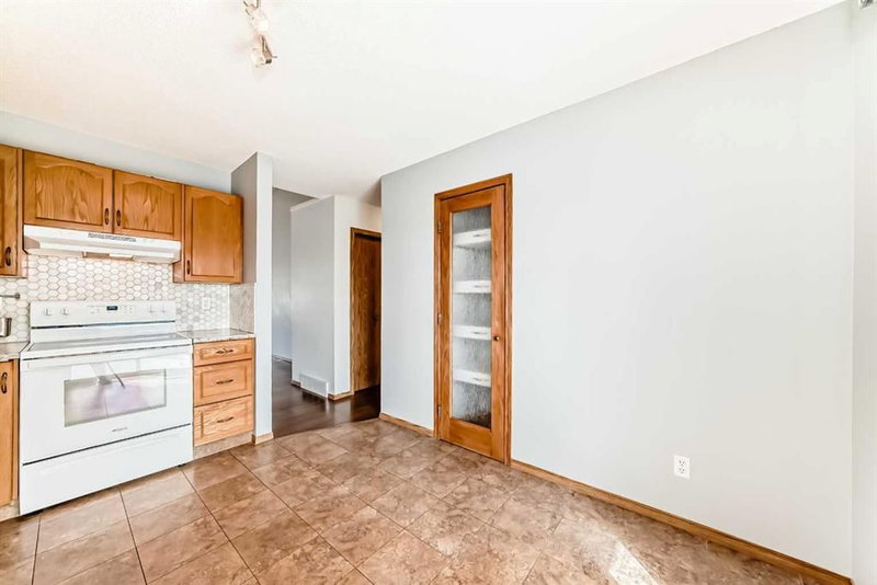 16 Edenwold Green NW, Edgemont — interior photo 7