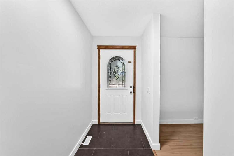 311 72 Avenue NE, Huntington Hills — interior photo
