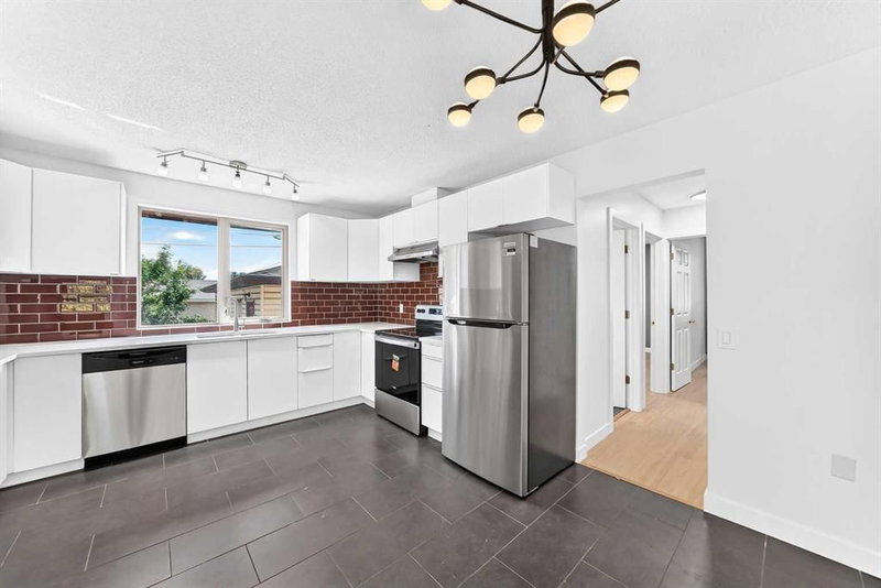 311 72 Avenue NE, Huntington Hills — interior photo 6