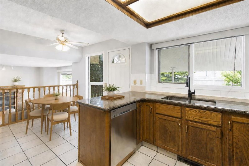 32 Del Rio Place NE, Monterey Park — interior photo 6