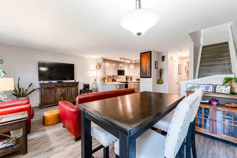 222 Bayside Point SW