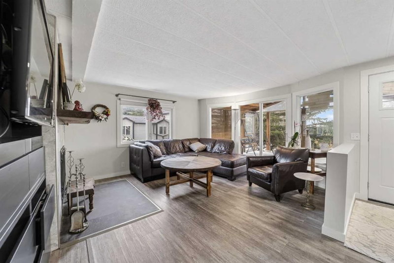 10 & 20, 30245 Range Road 12, Rural Mountain View County — interior photo 6