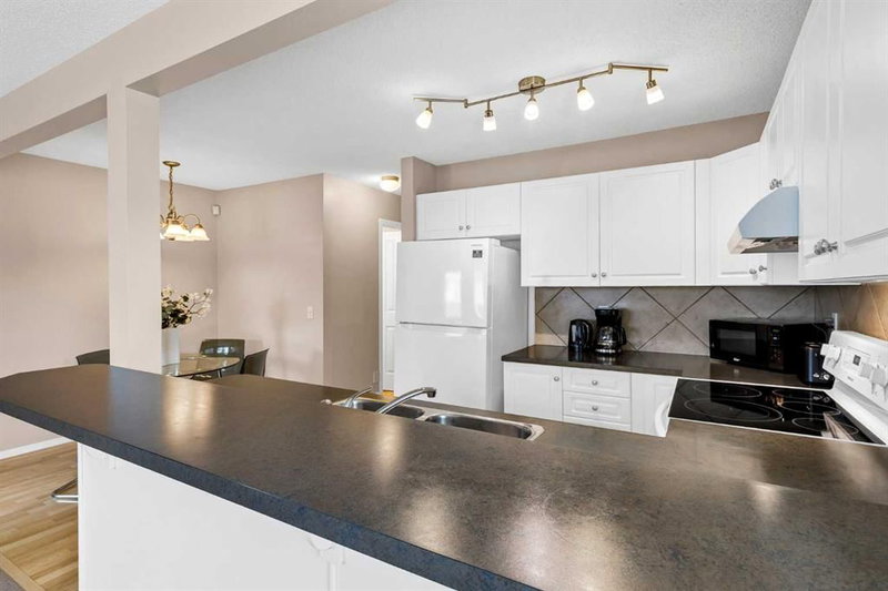17 Country Village Circle NE, Country Hills Village — interior photo