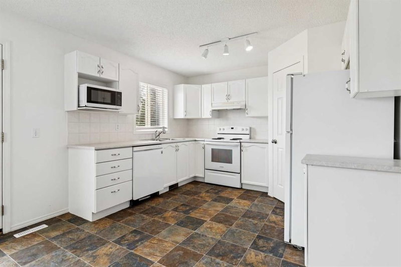25 Coville Gardens NE, Coventry Hills — interior photo 7