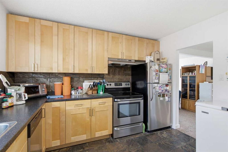 196 Gordon Drive SW, Glamorgan — interior photo