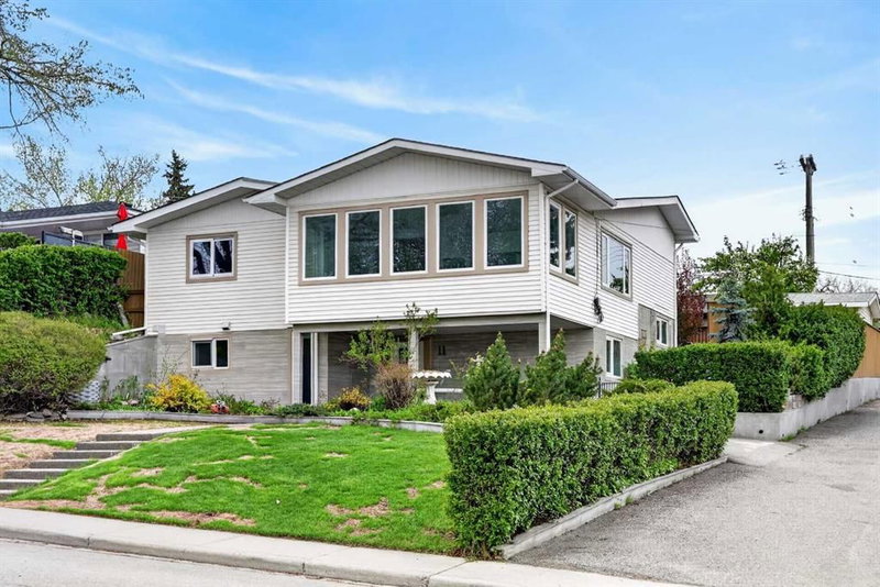 Detached at 11 Selkirk Drive SW, Southwood — listing photo