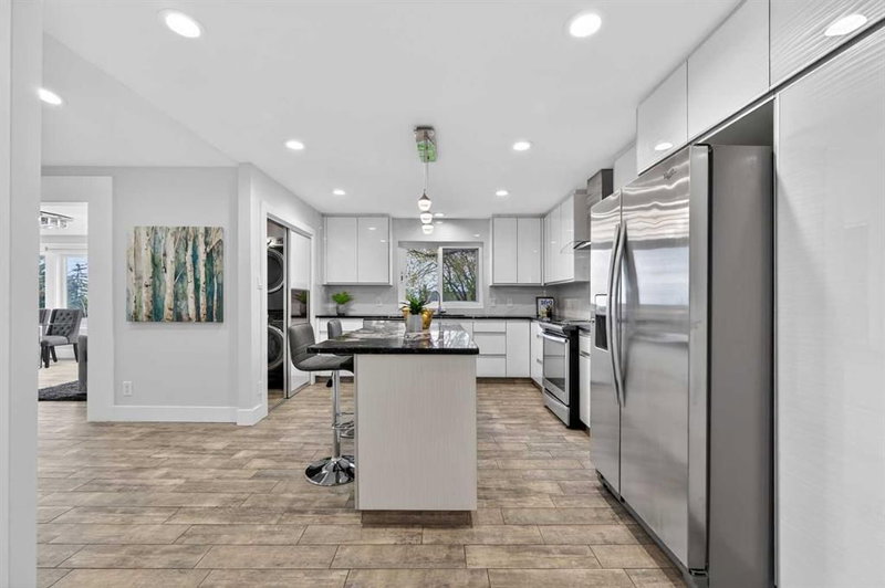 11 Selkirk Drive SW, Southwood — interior photo