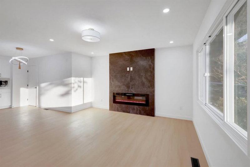 1174 abbeydale Drive NE, Abbeydale — interior photo 6