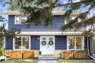 8 Midridge Bay SE