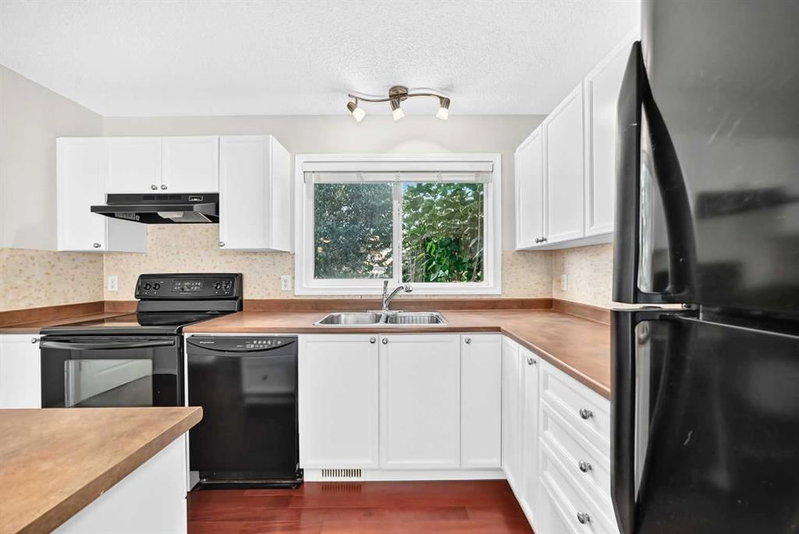 321 Elgin Point SE