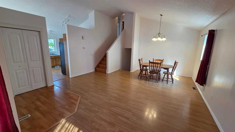 155 Applefield Close SE, Applewood Park — interior photo 5
