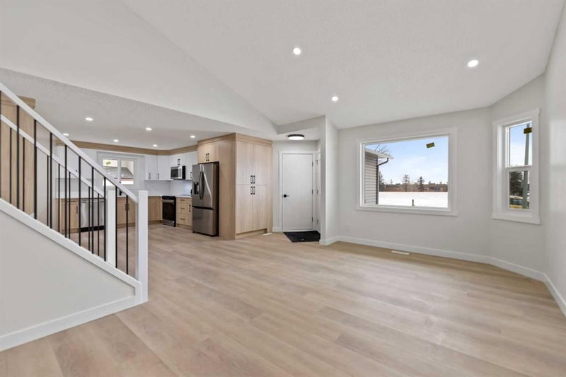 2031 24 Avenue NE, Vista Heights — interior photo 5