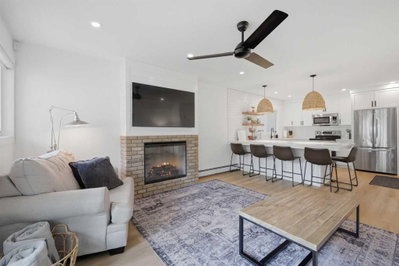 #2 - 4415 Lakeshore Drive