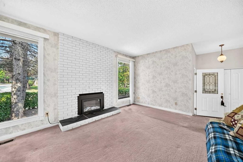 6437 Coach Hill Road SW, Coach Hill — interior photo