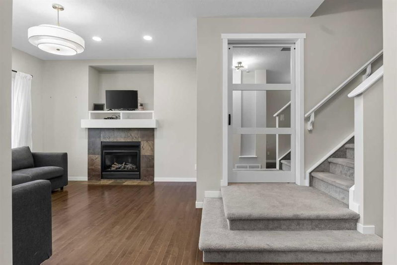 213 Mahogany Heights SE, Mahogany — interior photo
