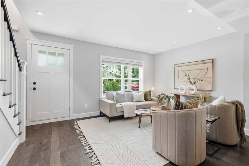 121 15 Street NW, Hillhurst — interior photo
