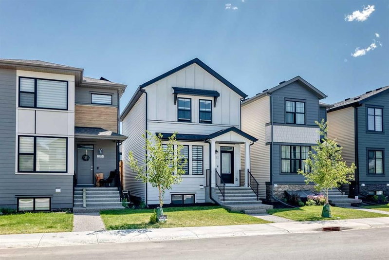 211 Silverton Glen Crescent SW