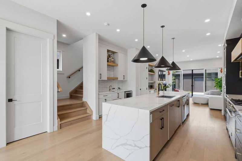 136 10 Avenue NW, Crescent Heights — interior photo 6