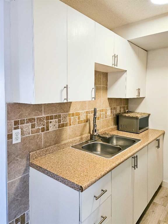 14, 3726 Centre Street N, Highland Park — interior photo 5
