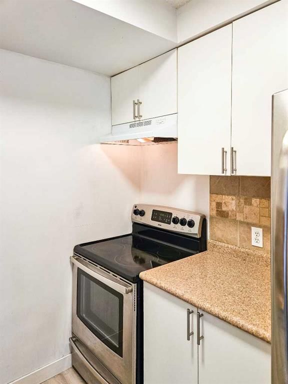 14, 3726 Centre Street N, Highland Park — interior photo 6