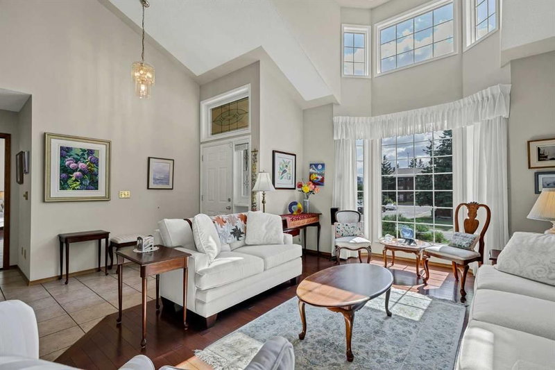 22 Varsity Estates View NW, Varsity — interior photo