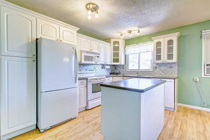 5820 Rundlehorn Drive NE, Pineridge — interior photo