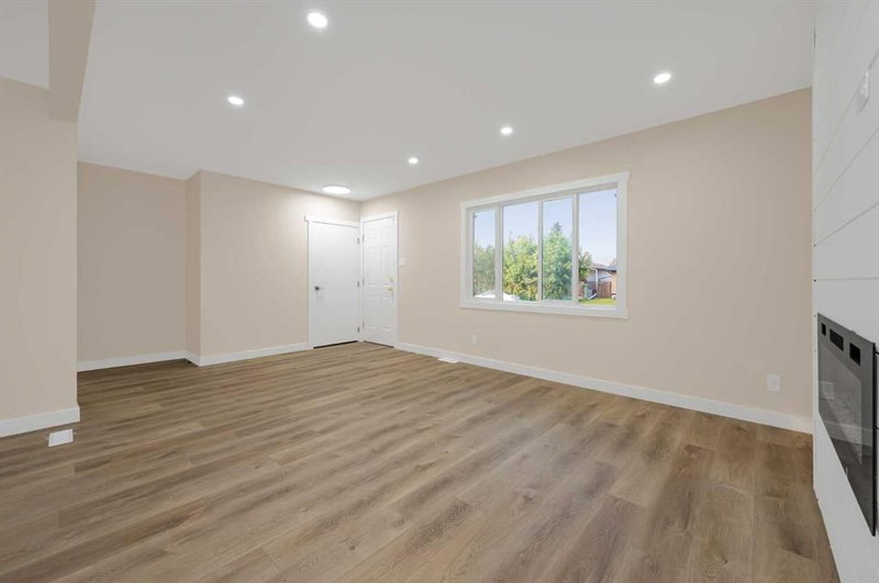 2231 40 Street SE, Forest Lawn — interior photo 6